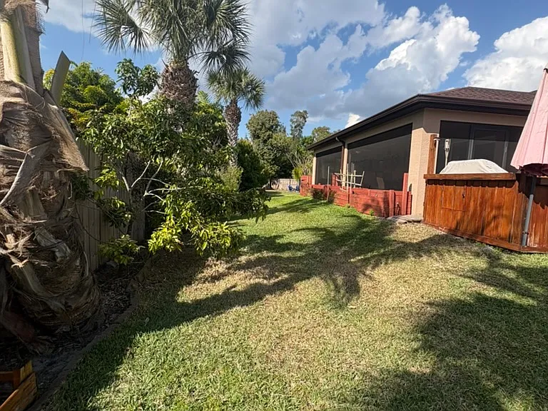 9025 Murcott Dr W — Photo 15