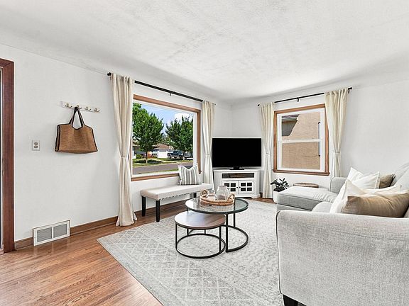 4th image of 2134 4th St E
