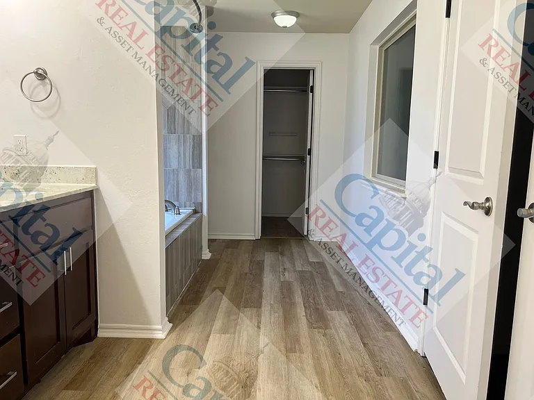 1633 NE 11th St — Photo 18