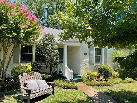 View of house and front yard