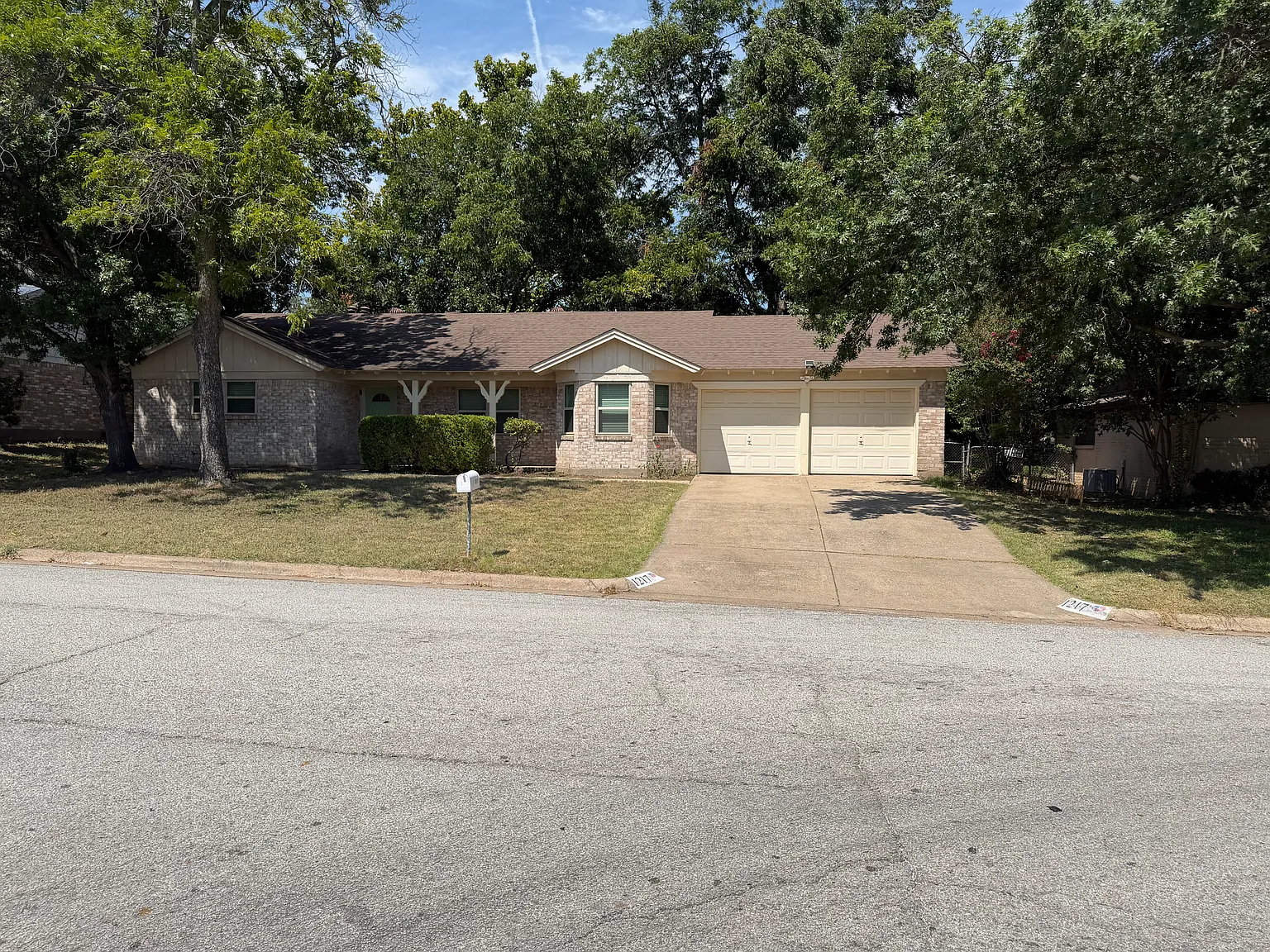 3 bed, 1553 sqft, $2,395 — Photo 2