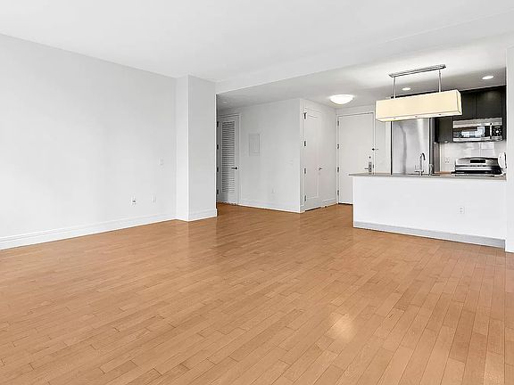 5th image of 212 W 72nd St #16A