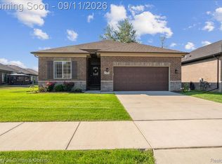15360 Eton Pointe Dr #37, Clinton Township, MI 48035