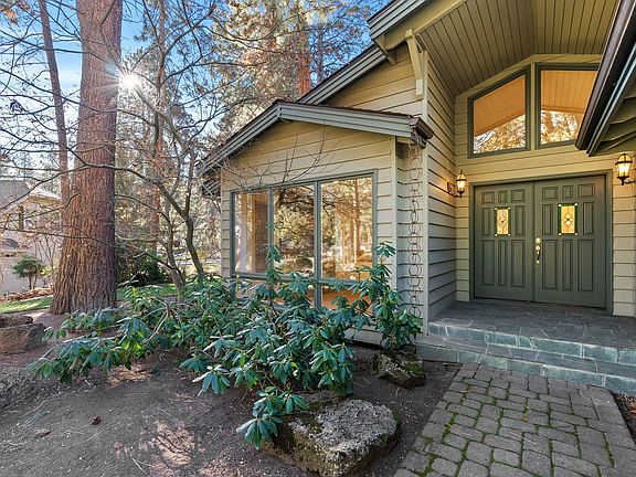 5th image of 20375 SE Big Bear Ct