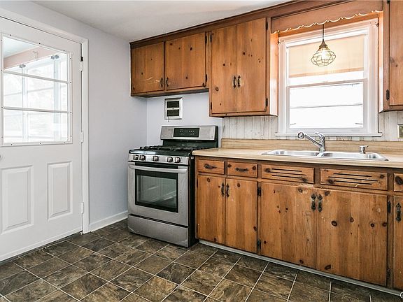 3rd image of 400 Homewood Dr