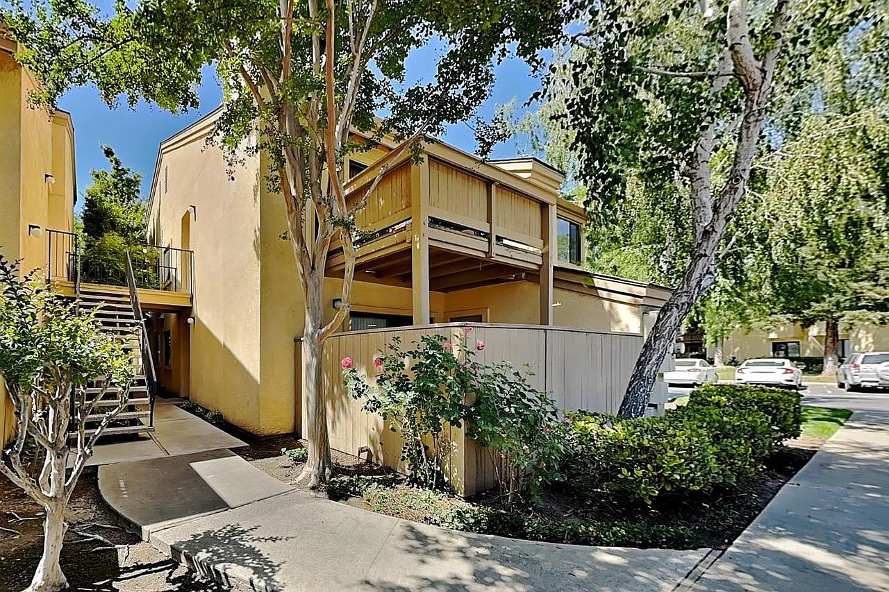 3400 Sullivan Ct — Photo 1