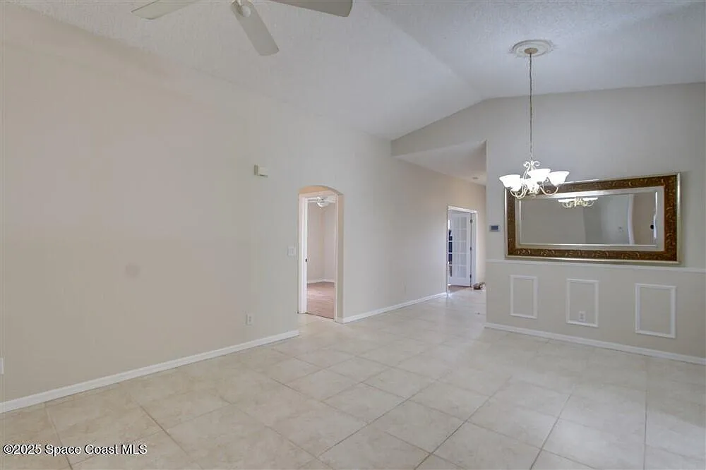 4 bed, 2.0 bath, 1902 sqft, $2,500 — Photo 4