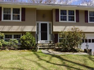 42 Woods Rd, Higganum, CT 06441