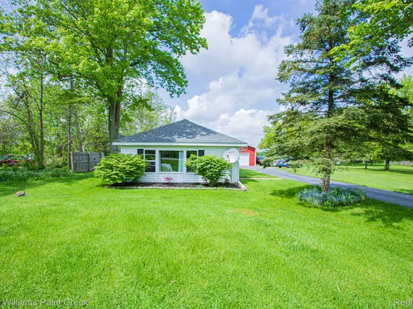 7648 Lapeer Rd, Avoca, MI 48006