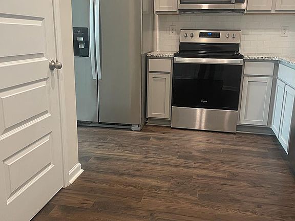 4th image of 2020 River Park Cir