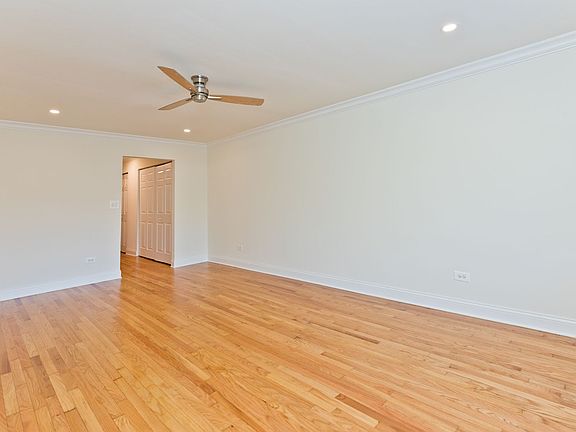 5th image of 1024 W Catalpa Ave APT 408
