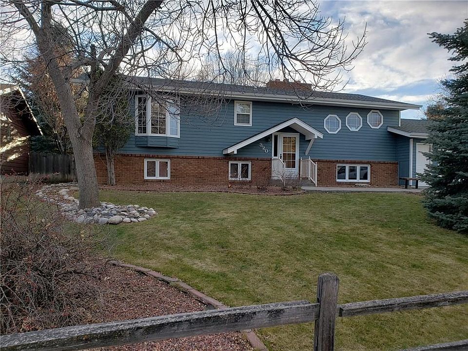1st image of 320 Stewart Ct N