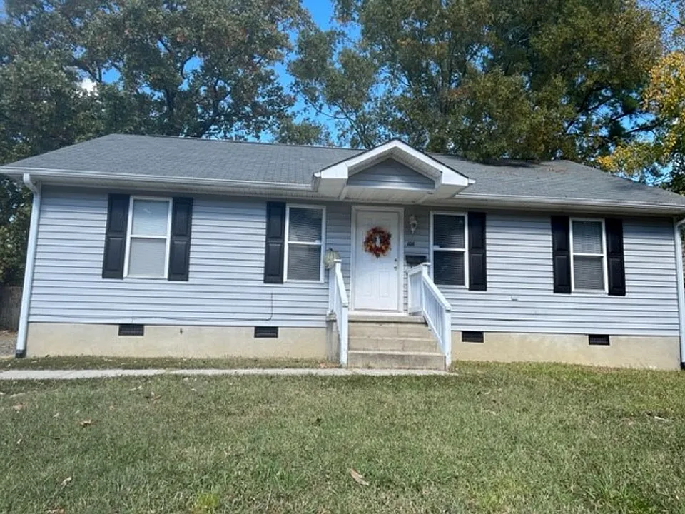 108 W Longview St