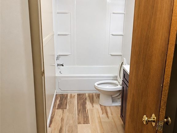 3rd image of 15-23 Spring St #15