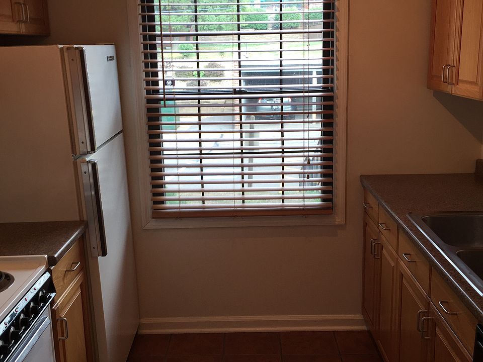 2nd image of 302 Pennsview Ct