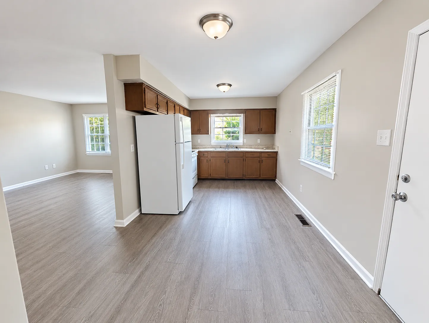 3 bed, 960 sqft, $1,950 — Photo 3