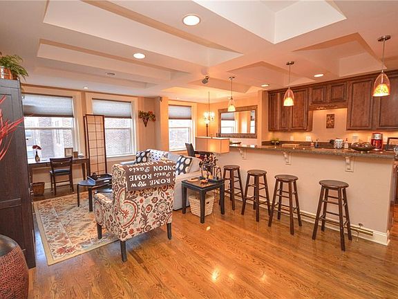 5th image of 229 Ward Pkwy APT 902B