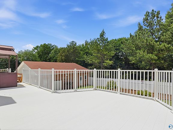 4th image of 103 Ce Lee Dr