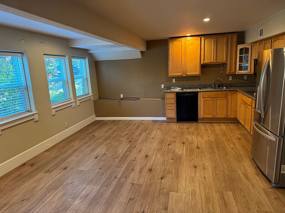 1st image of 222 Tunnel Ave #B