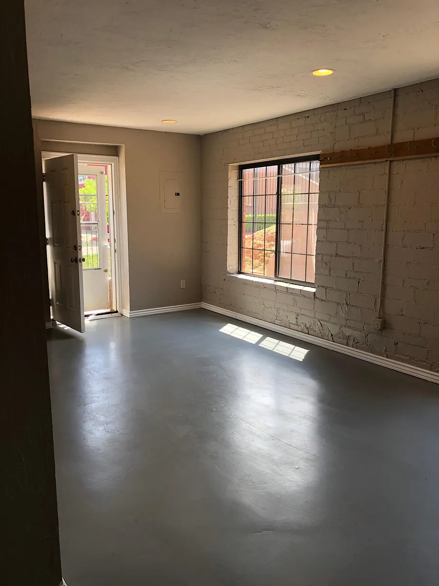 Building Photo - 213 N Central Ave #103