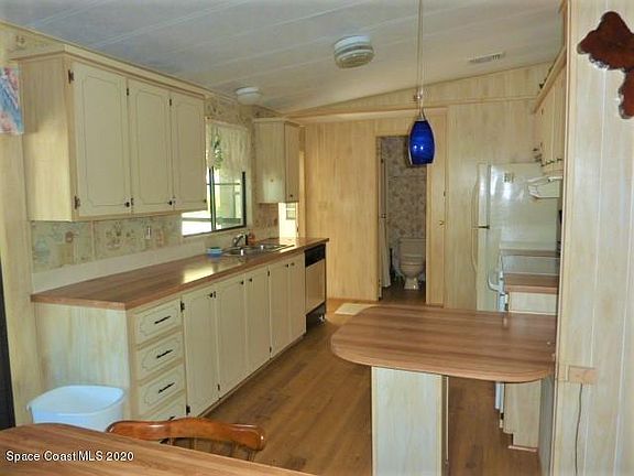 3rd image of 947 Waterway Dr