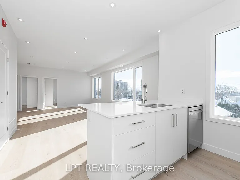 319 Shakespeare St #9 — Photo 4