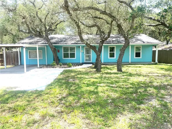 1110 N Doughty St, Rockport, TX 78382