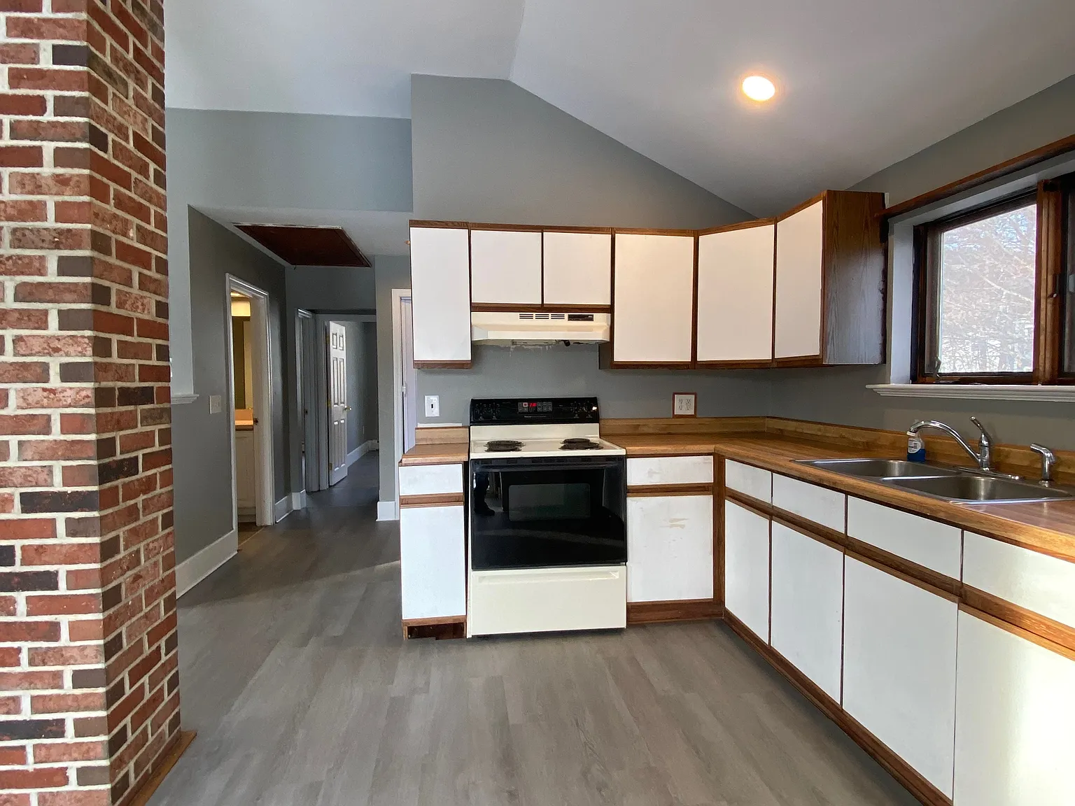2 bed, 900 sqft, $1,400 — Photo 4