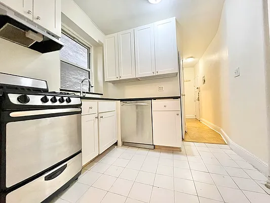 Rented by City Connections Realty | media 11