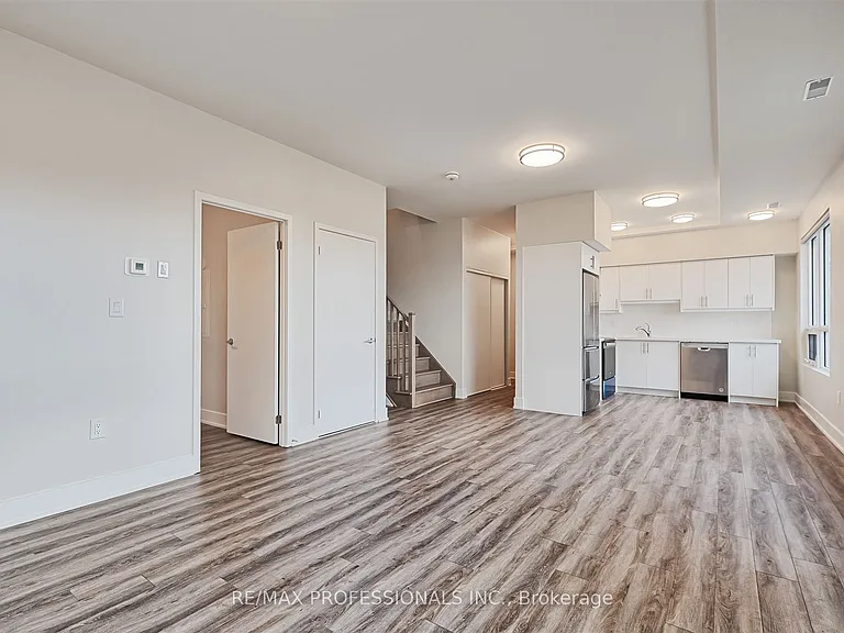 62 Dixfield Dr #140 — Photo 6