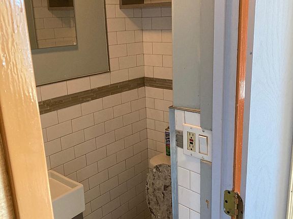 5th image of 1564 84th St Floor 1