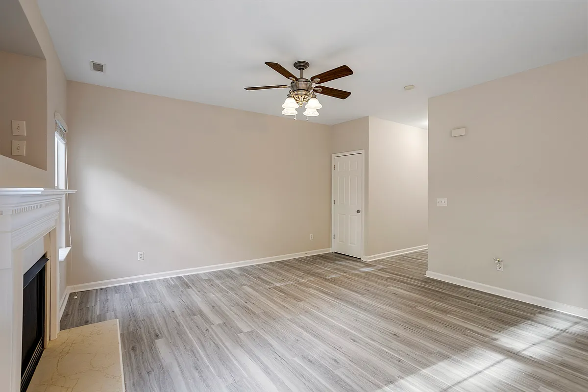 Building Photo - 520 Summer Breeze Dr