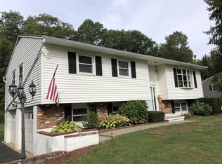 10 Elizabeth Ct, Staatsburg, NY 12580