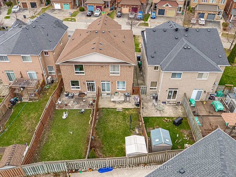 803 Khan Cres — Photo 42