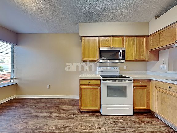 3rd image of 547 Lindsay Anne Ct
