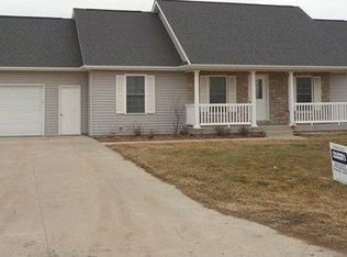 1414 Windham Hill Dr, Riverside, IA 52327