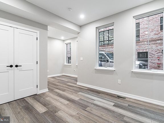 4th image of 2401 Washington Ave #C1-1