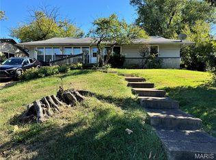 740 Montego Dr, Saint Louis, MO 63126