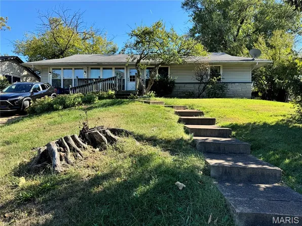 740 Montego Dr, Saint Louis, MO 63126