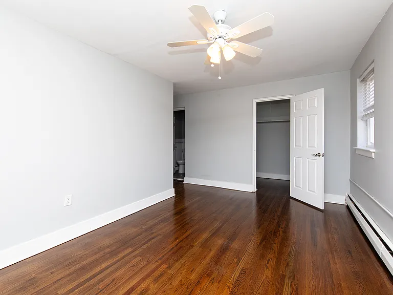 Cameron Apartments — Photo 11
