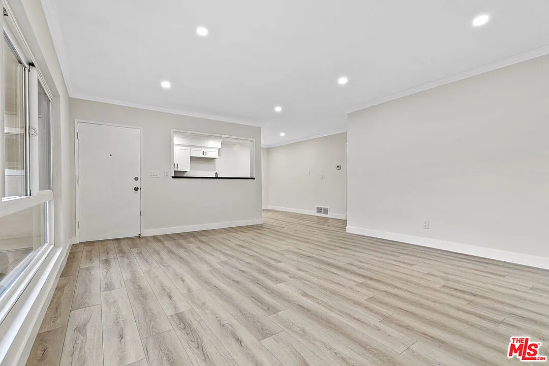 2 bed, 2.0 bath, 1100 sqft, $3,000 — Photo 4