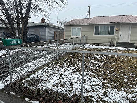 3rd image of 4222 Moon Dr NE