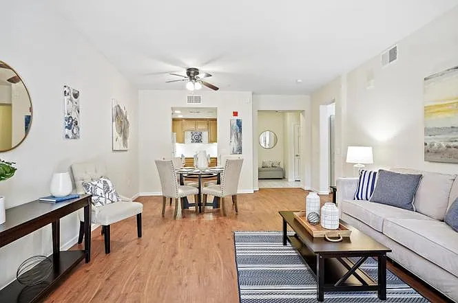 1 bed, 917 sqft, $2,950 — Photo 4