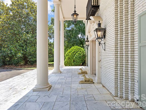 2nd image of 832 Wren Rd