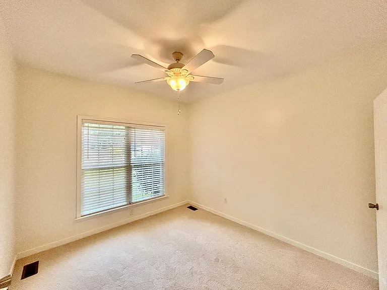 1520 Crawford Wood Dr — Photo 10