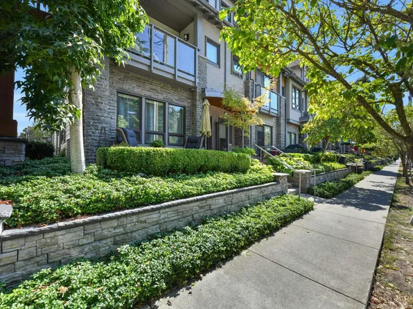 1738 55a St #207, Delta, BC V4M 0A9