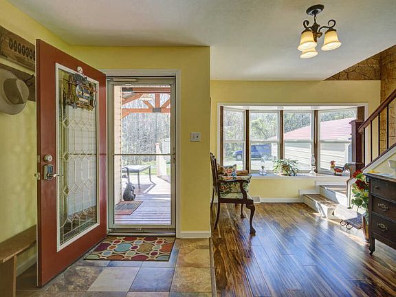 3rd image of 107 Beecham Ln