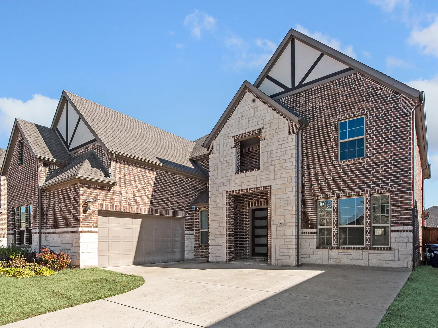 4 bed, 4099 sqft, $3,695 — Photo 3