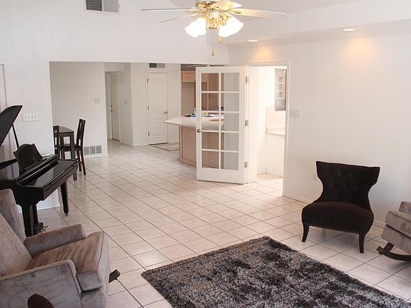 3rd image of 9541 Desert Hills Ln