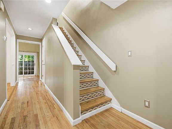 4th image of 187 12th St NE